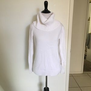 Turtle neck sweater/top